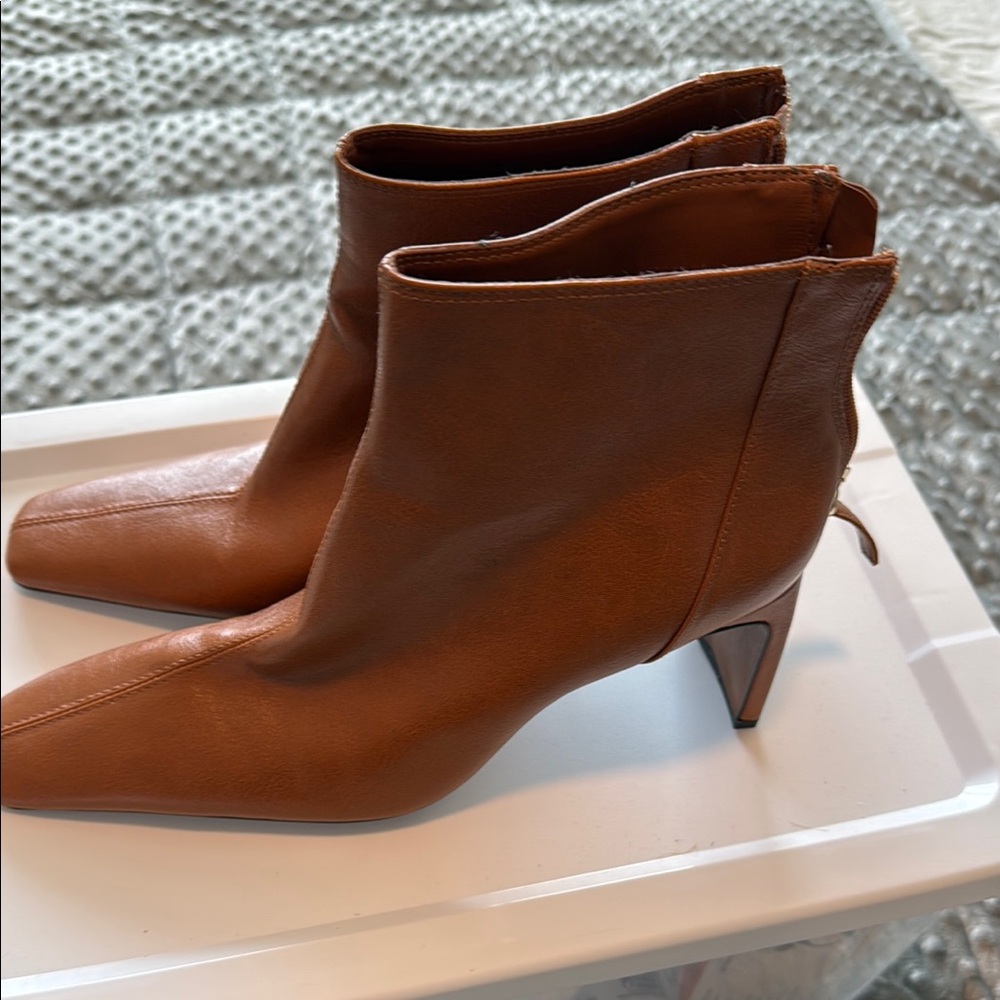 Elegant Tan Ankle Boots